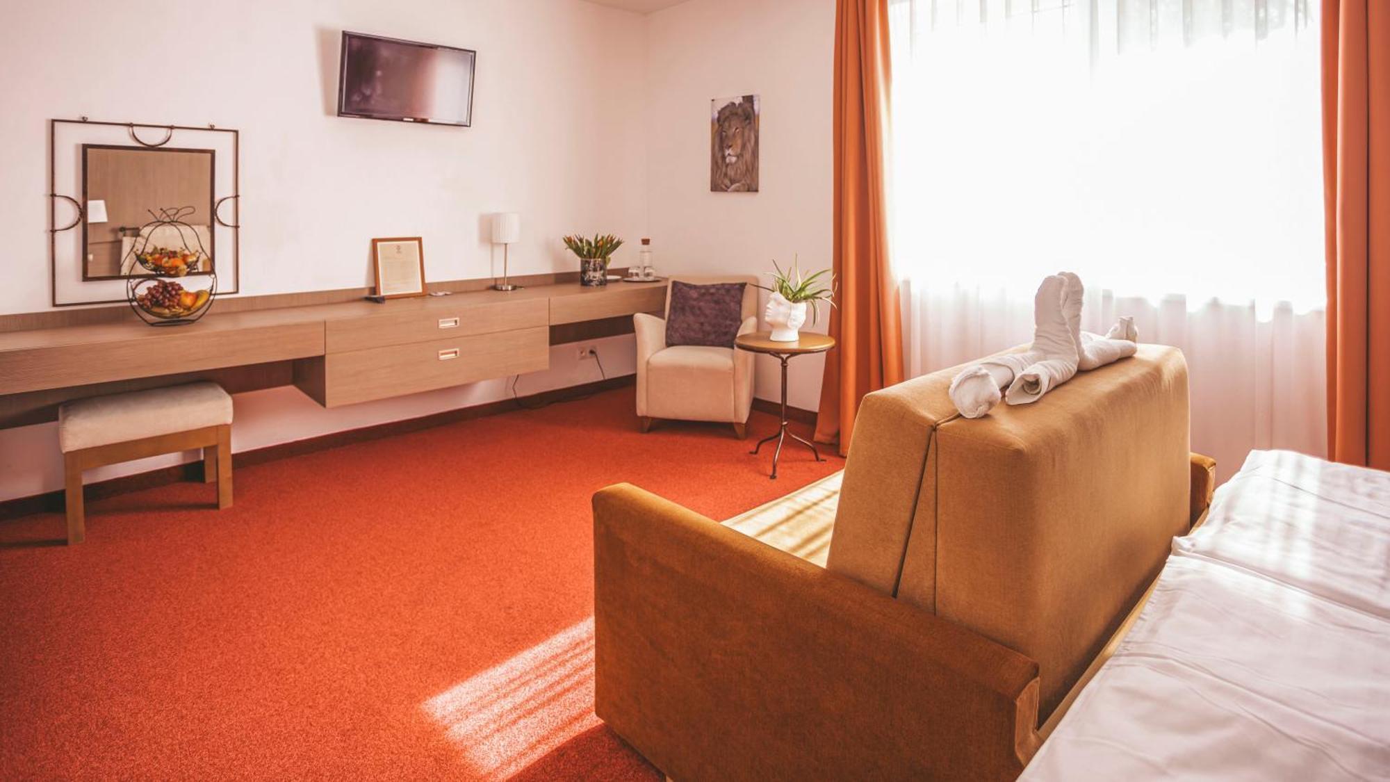 Malkia Penzion Orechová Potôň Buitenkant foto