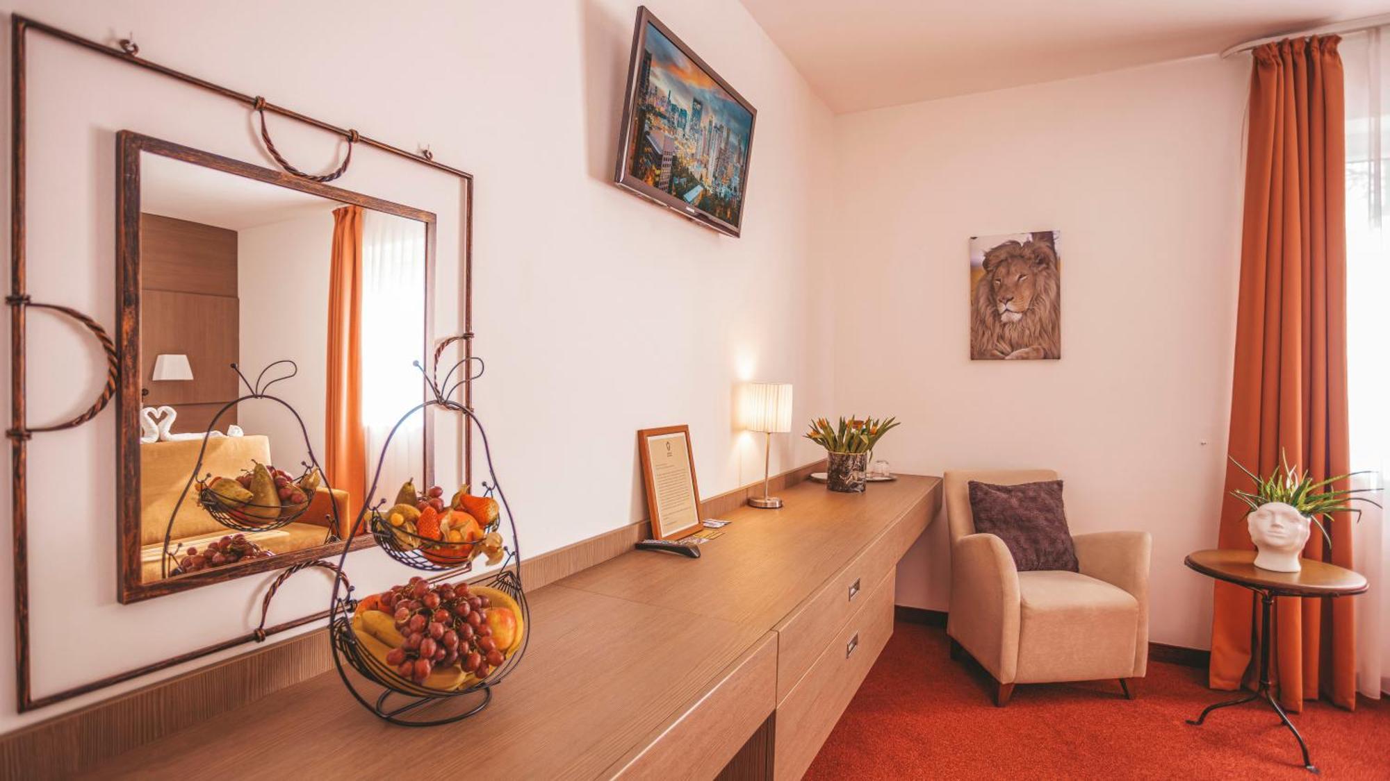 Malkia Penzion Orechová Potôň Buitenkant foto