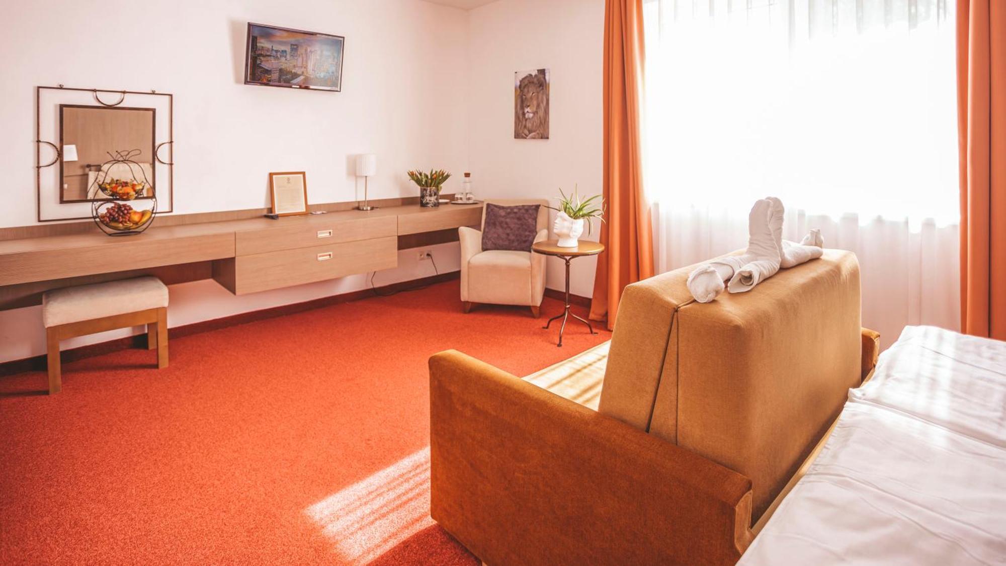 Malkia Penzion Orechová Potôň Buitenkant foto