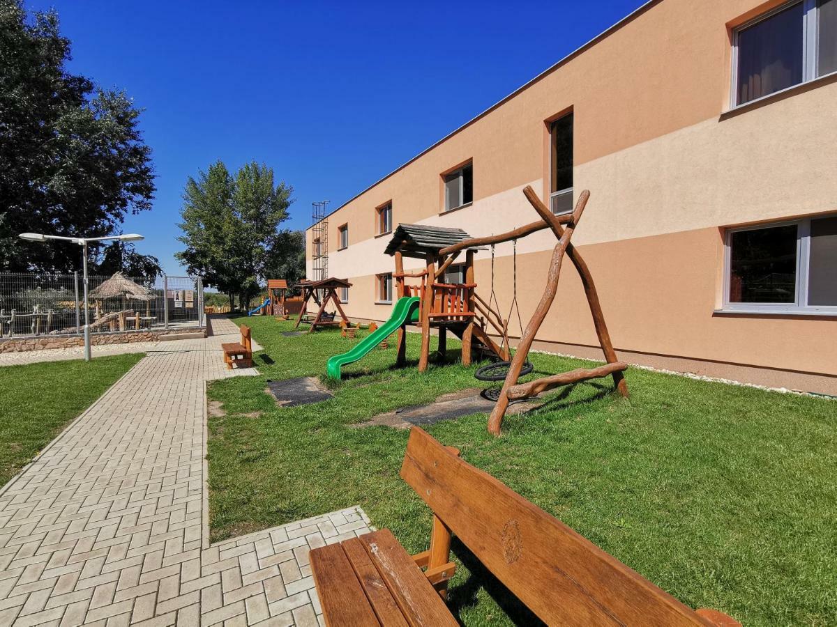 Malkia Penzion Orechová Potôň Buitenkant foto